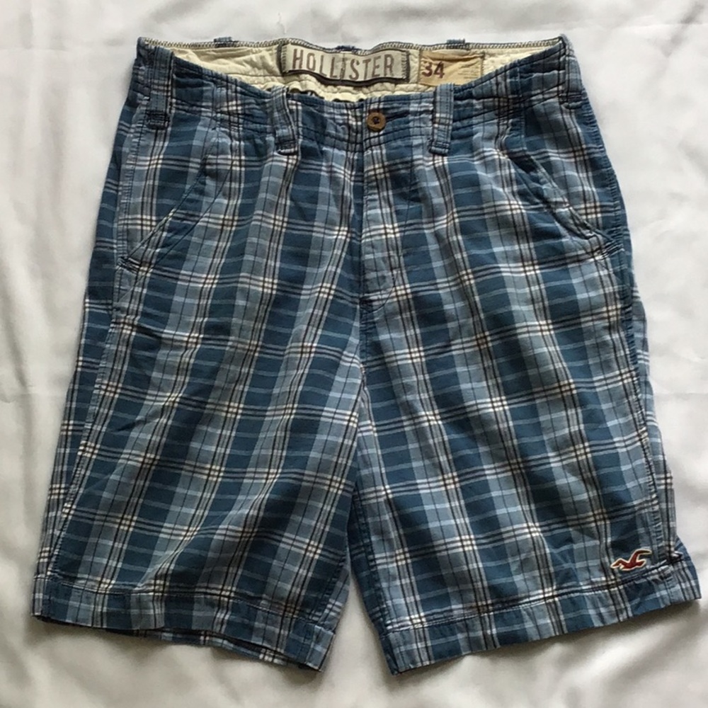 Hollister men’s cargo shorts.